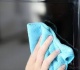 Kasdieniai patarimai: kaip valyti zomšą? Kaip nuvalyti lygintuvo padą? Ką daryti su rasojančiais langais?