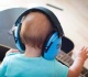 Ar muzikos klausymasis per ausines gali pakenkti klausai?
