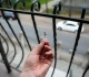 Už draudimo rūkyti balkonuose nesilaikymą – bauda nuo 30 iki 60 eurų